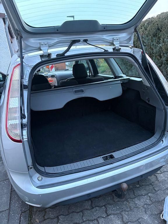 Gebraucht Ford Focus 101 PS (74 kW) 2009 Silber Limousine