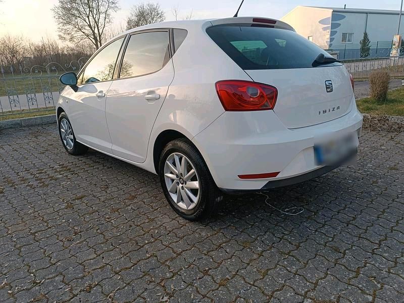 Gebraucht Seat Ibiza 69 PS (50 kW) 2015 Weiß Kleinwagen