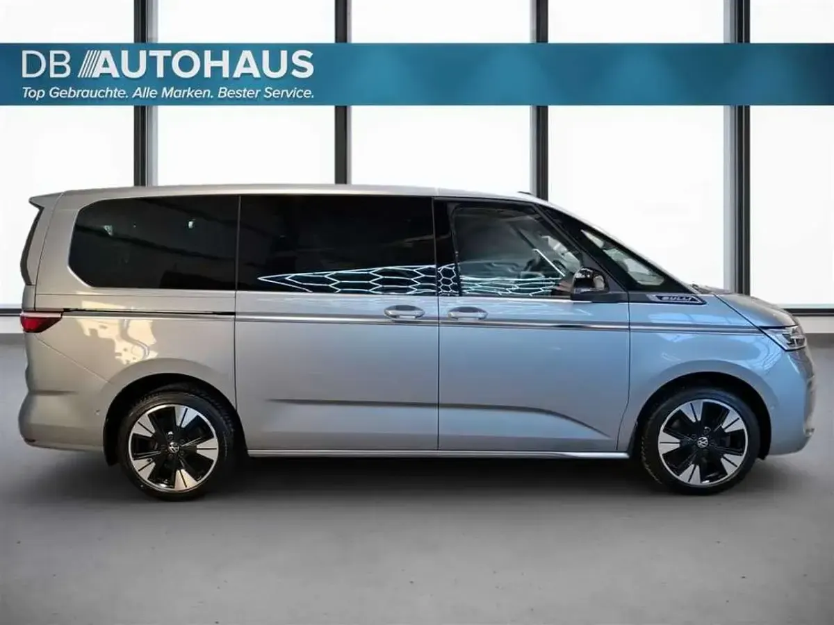 Używany VW T7 Style 150 KM (110 kW) 2024 Srebrny Van