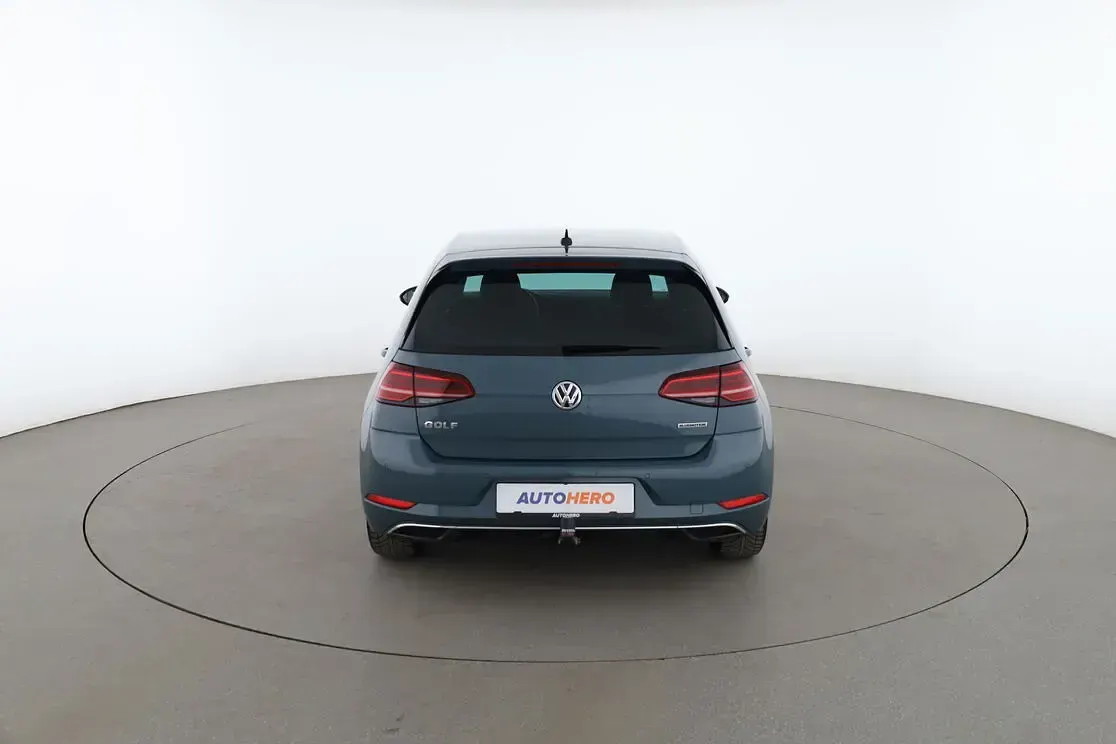 Gebraucht VW Golf VII IQ Drive 131 PS (96 kW) 2019 Blau Limousine