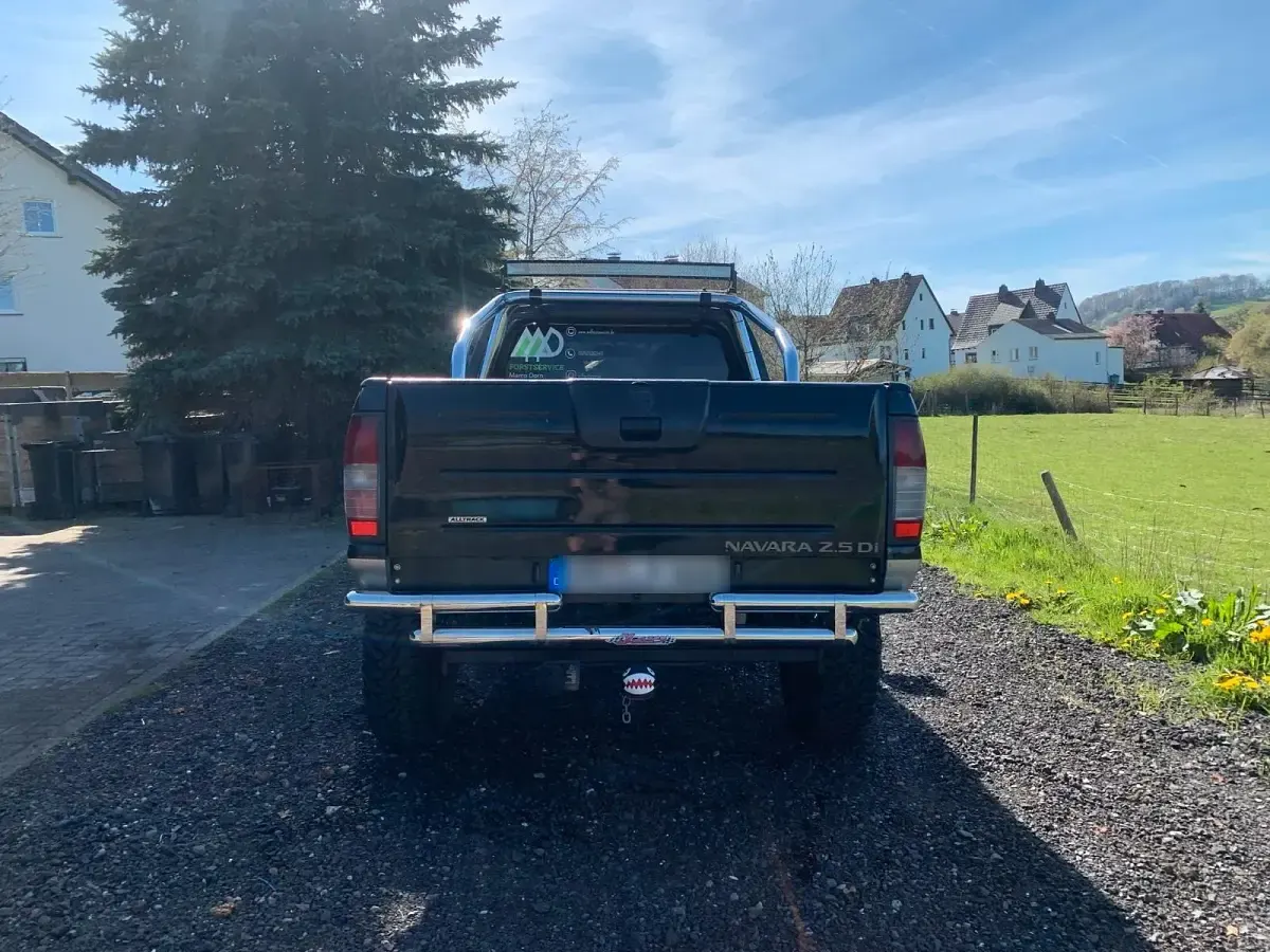 Gebraucht Nissan Navara 133 PS (97 kW) 2003 Schwarz Pickup
