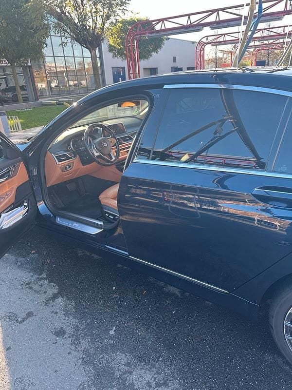 Blau Gebraucht 2016 BMW 730 Luxury Line Limousine | 21.500 € (Superpreis) - Bild 1/4