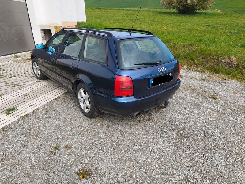 Second-hand Audi A4 125 CP (91 kW) 1997 Albastru Break