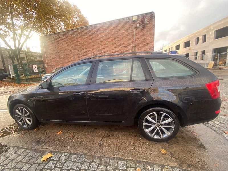 Gebraucht Skoda Octavia 150 PS (110 kW) 2014 Cerna magic/black magic Kombi
