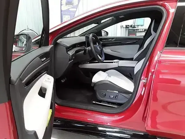 Gebraucht VW ID.7 Pro 210 kW (286 PS) 2025 Rot Kombi