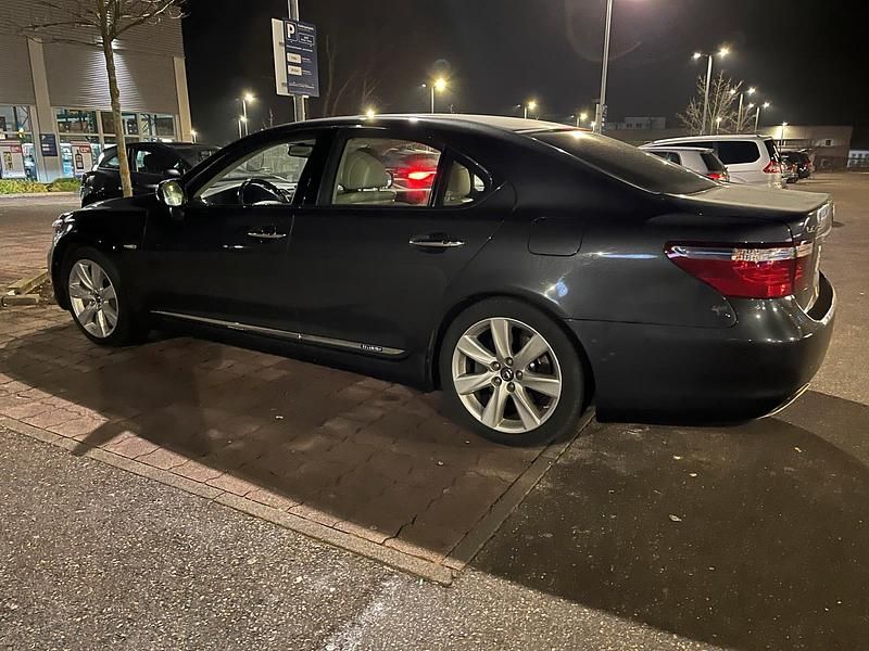 Gebraucht Lexus LS600h 445 PS (327 kW) 2008 Grau Limousine