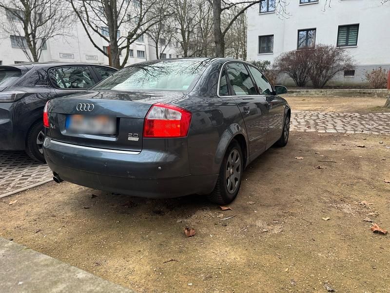 Gebraucht Audi A4 131 PS (96 kW) 2001 Grau Limousine