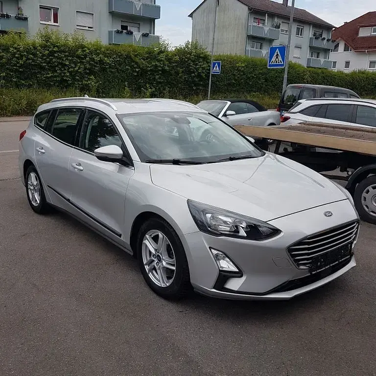 Gebraucht Ford Focus Cool & Connect 120 PS (88 kW) 2020 Silber Limousine