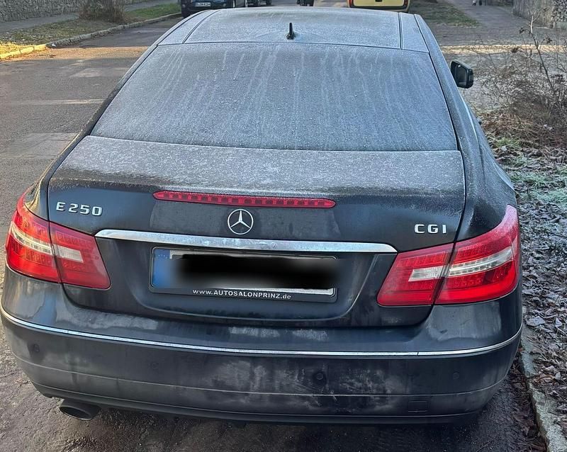 Gebraucht Mercedes E250 Avantgarde 204 PS (150 kW) 2011 Schwarz Coupé