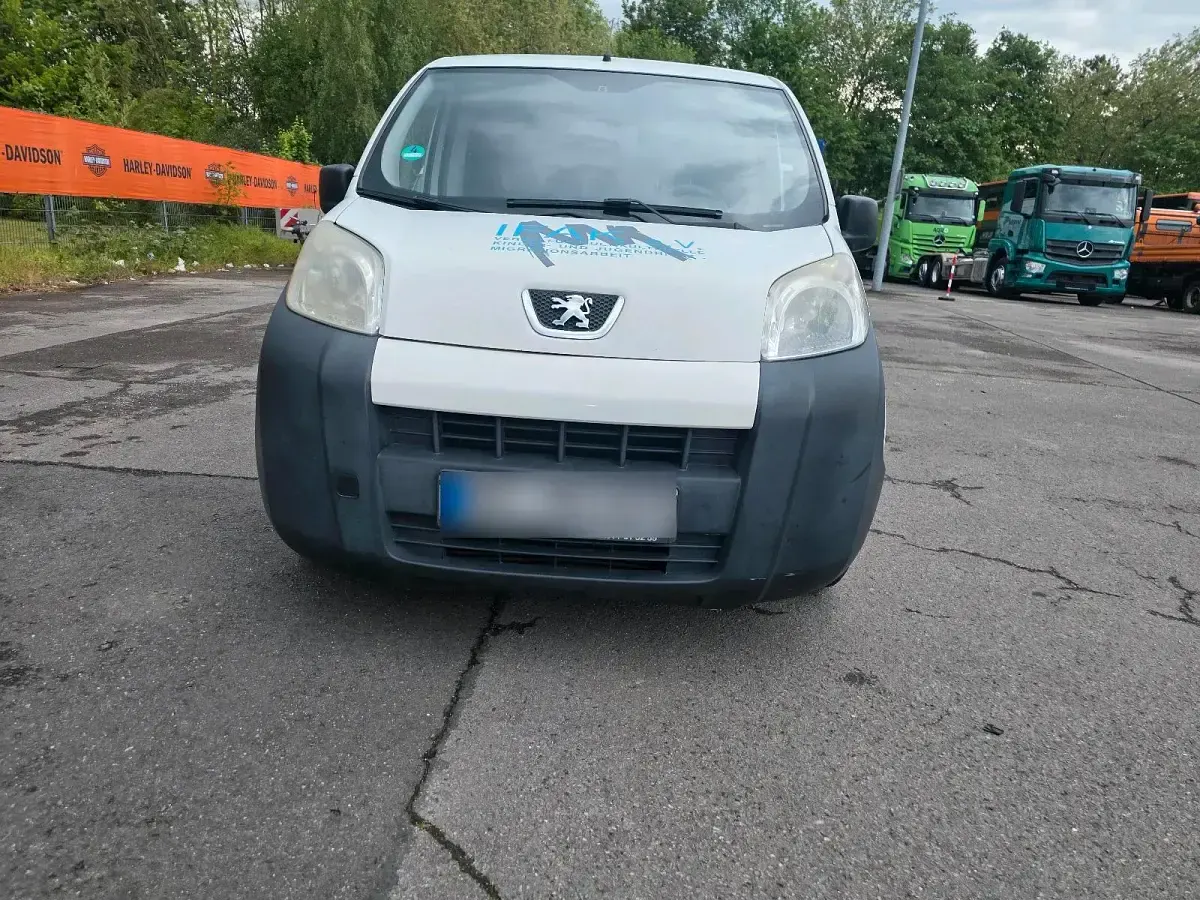 Gebraucht Peugeot TePee 80 PS (58 kW) 2012 Weiß Kleinwagen
