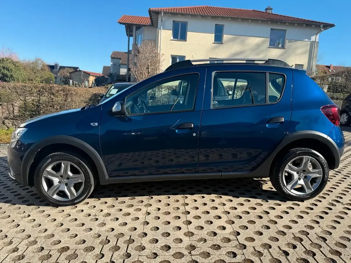 Używany Dacia Sandero Stepway 90 KM (66 kW) 2017 Niebieski Hatchback