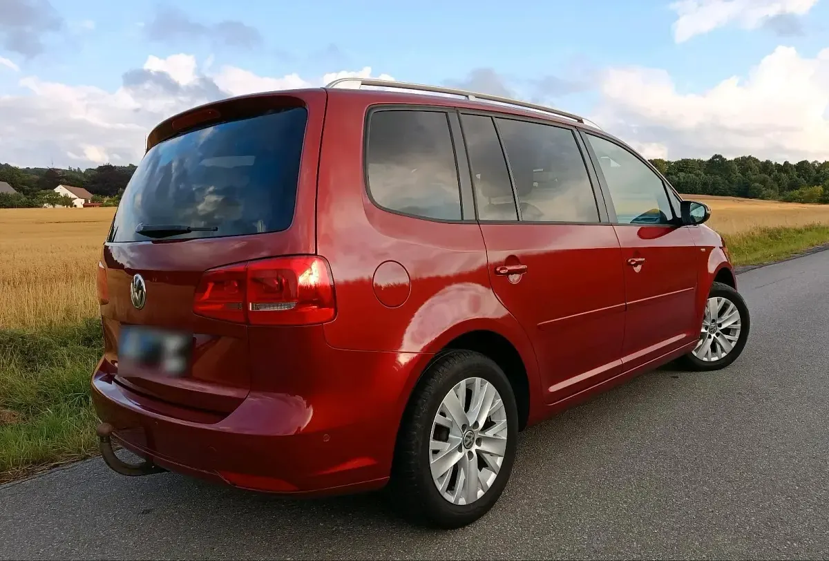 Gebraucht VW Touran 105 PS (77 kW) 2013 Rot Van / Kleinbus