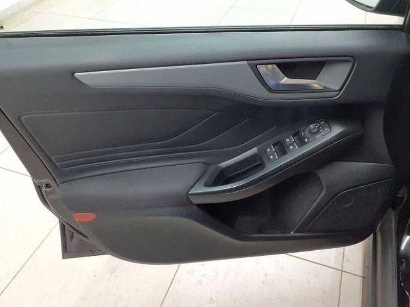 Gebraucht Ford Focus Cool & Connect 120 PS (88 kW) 2022 Schwarz Limousine
