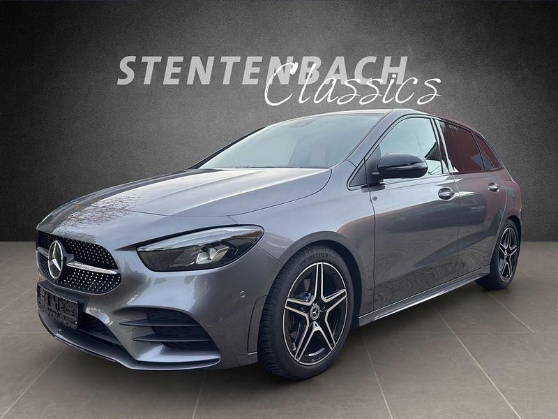 Grau Gebraucht 2020 Mercedes 200 AMG line Limousine | 26.690 € (Guter Preis) - Bild 1/4