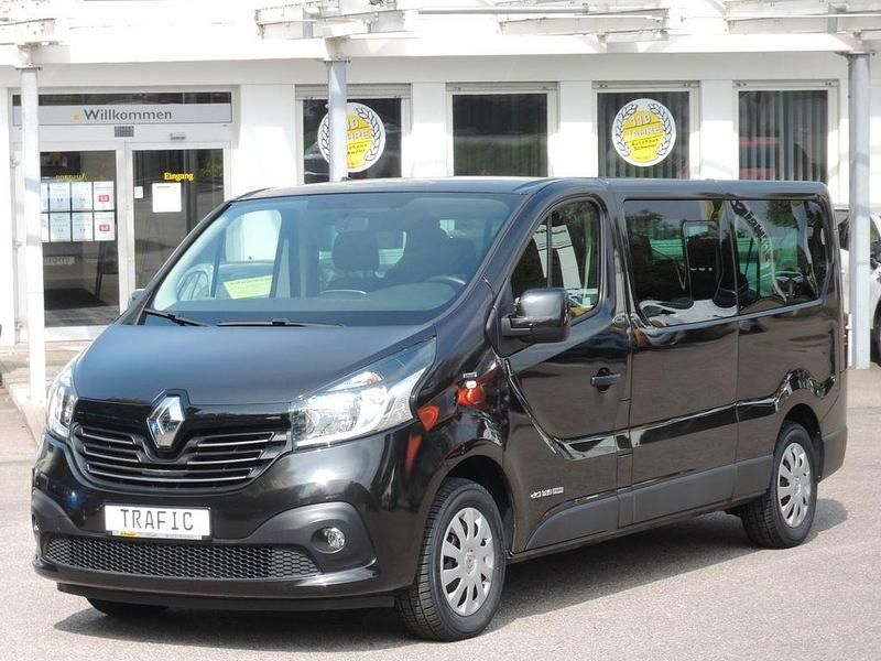 Second-hand Renault Trafic 125 CP (91 kW) 2017 Negru Monovolum
