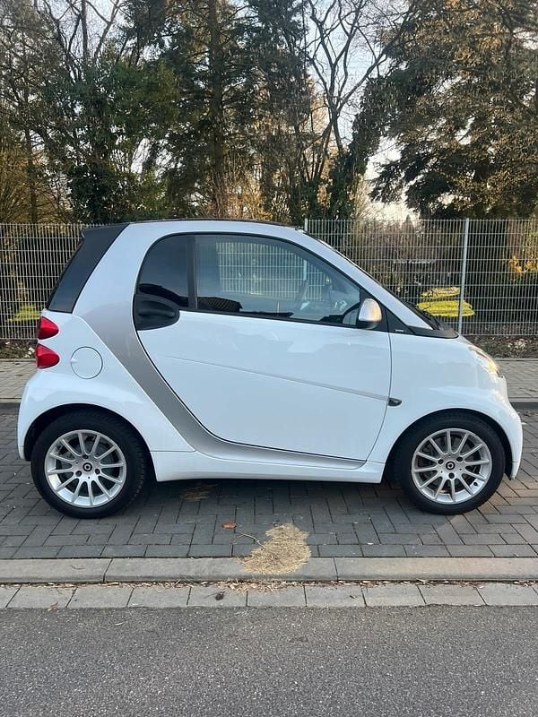 Gebraucht Smart ForTwo Coupé 71 PS (52 kW) 2011 Weiß Coupé