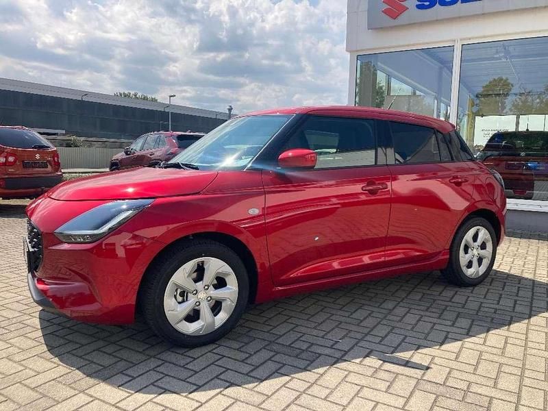 Neu Suzuki Swift Club 83 PS (61 kW) 2026 Burning red pearl Limousine