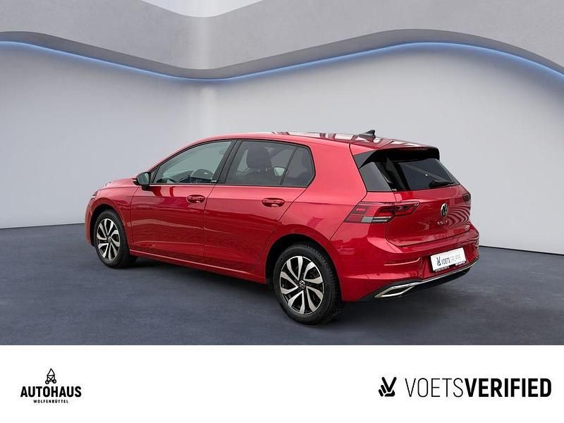 Gebraucht VW Golf VIII Active 110 PS (80 kW) 2023 Rot Limousine