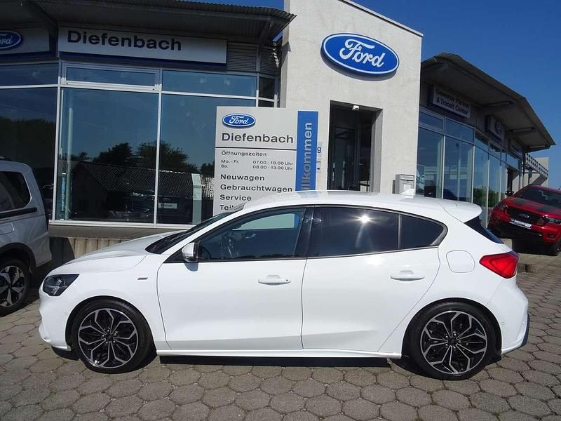 Gebraucht Ford Focus ST-Line 125 PS (91 kW) 2019 Frostweiß Kleinwagen
