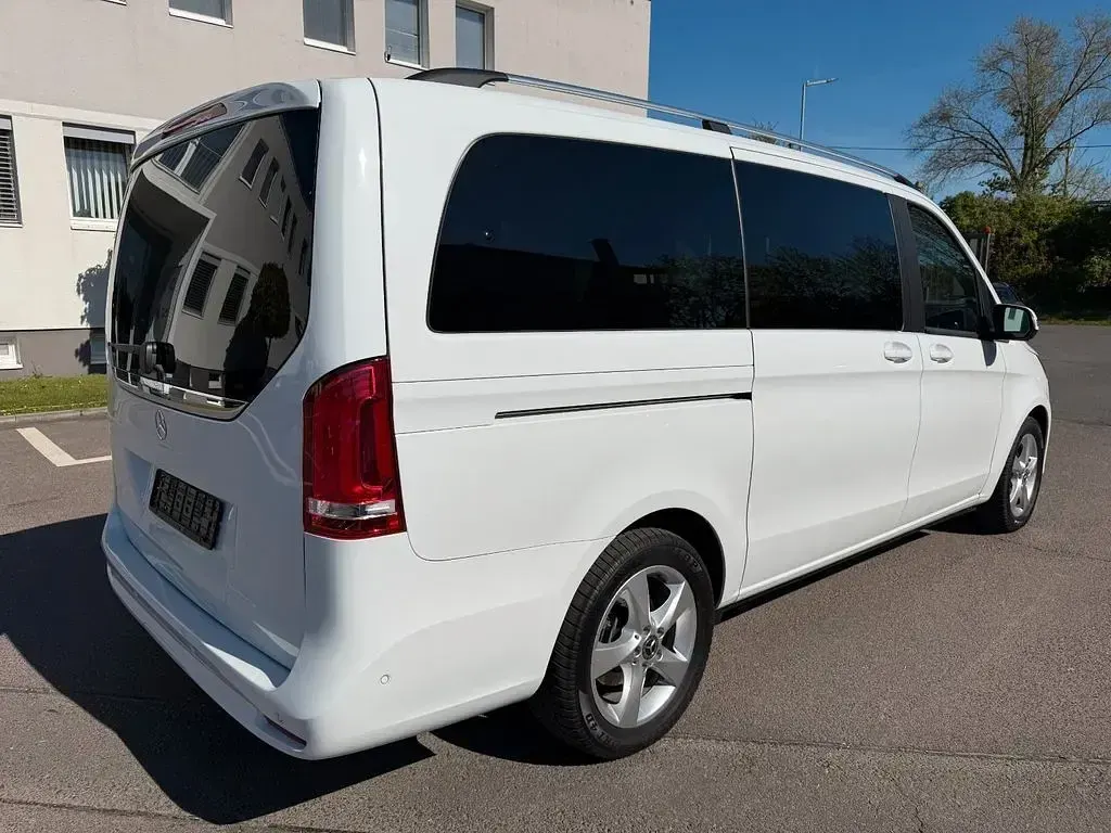 Gebraucht Mercedes V220 Edition 163 PS (119 kW) 2023 Weiß Van / Kleinbus