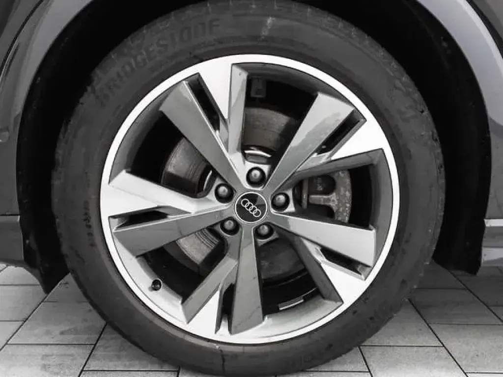 Gebraucht Audi e-tron Sportback S-Line 150 kW (204 PS) 2023 Mythosschwarz (metallic) SUV