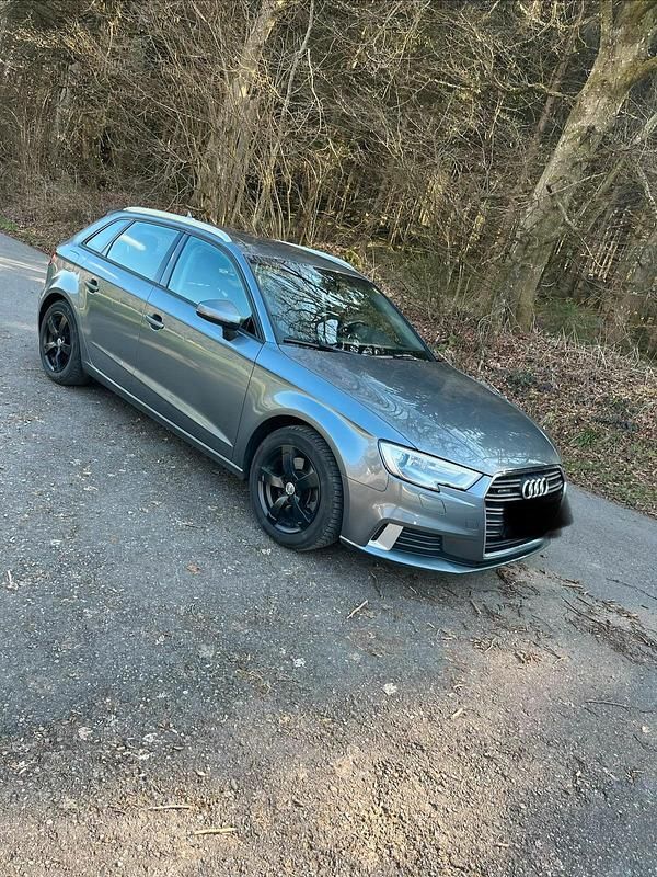 Gebraucht Audi A3 Sport 190 PS (139 kW) 2018 Grau Limousine