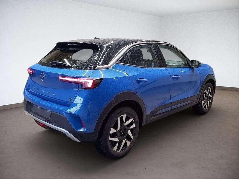 Gebraucht Opel Mokka-e Elegance 100 kW (136 PS) 2023 Voltaikblau/diamantschwarz SUV