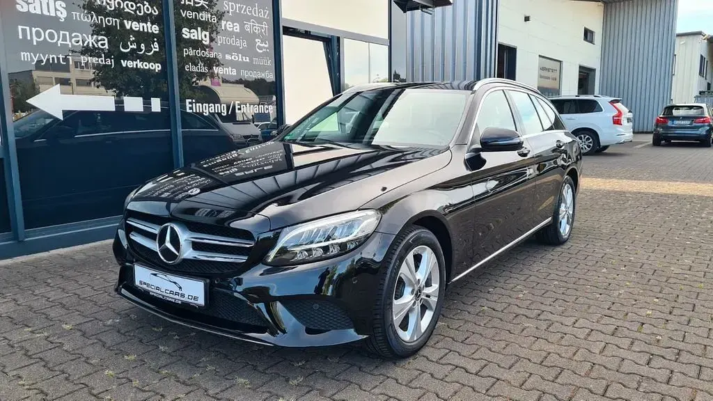 Gebraucht Mercedes C220 Avantgarde 194 PS (142 kW) 2021 Schwarz Limousine