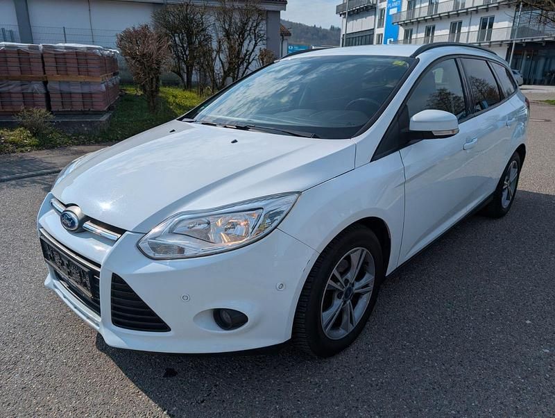 Gebraucht Ford Focus Champions Edition 125 PS (91 kW) 2013 Weiß Kombi