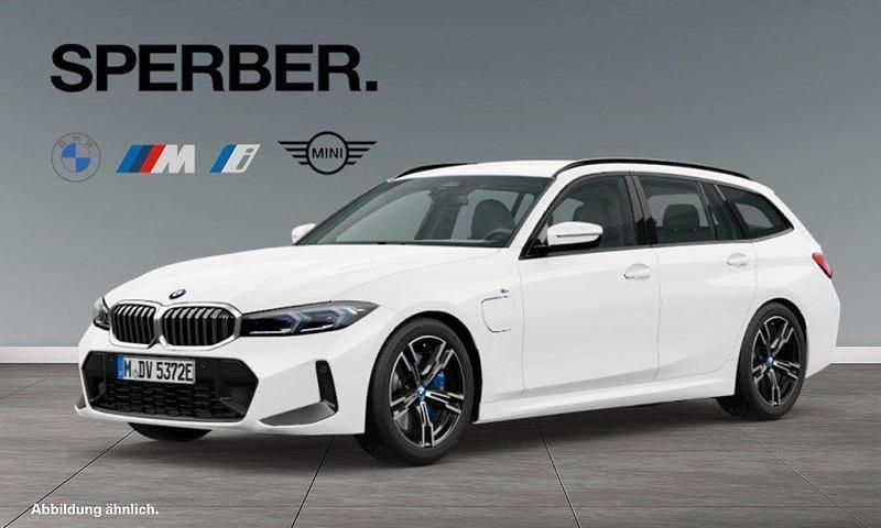 Weiß Gebraucht 2024 BMW 330e M Sport Limousine | 41.490 € (Superpreis) - Bild 1/4