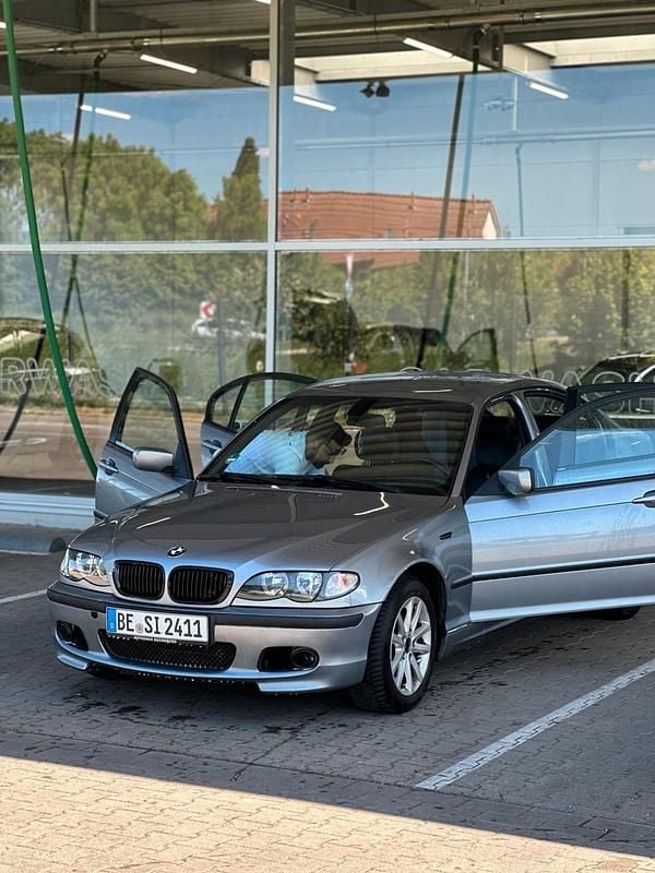 Grau Gebraucht 2004 BMW 320 Limousine | 2.300 € (Etwas zu teuer) - Bild 1/4