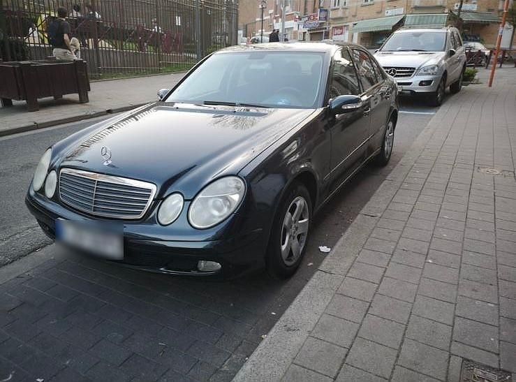Gebraucht Mercedes E220 Classic 150 PS (110 kW) 2003 Blau Limousine