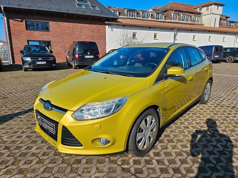 Gebraucht Ford Focus Titanium 116 PS (85 kW) 2011 Gelb Limousine