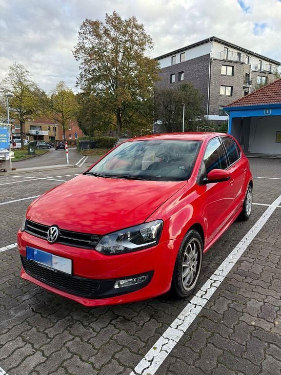 Rot Gebraucht 2010 VW Polo Limousine | 6.000 € (Superpreis) - Bild 1/4