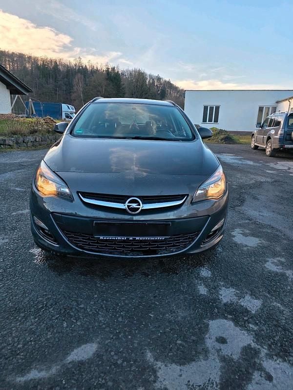 Grau Gebraucht 2013 Opel Astra Eco Limousine | 1.800 € (Guter Preis) - Bild 1/4