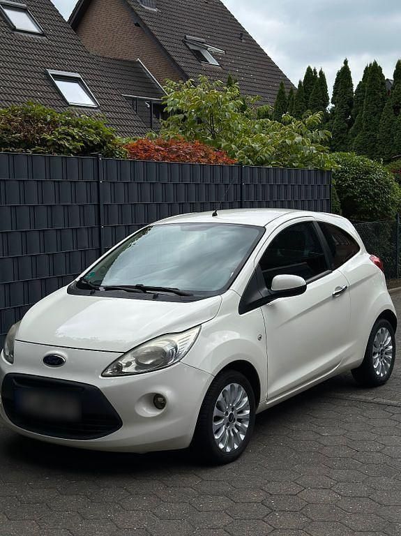 Weiß Gebraucht 2011 Ford Ka Ambiente Kleinwagen | 2.600 € (Fairer Preis) - Bild 1/4