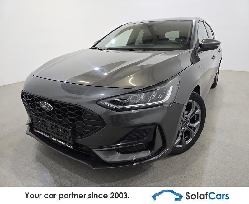 Grau Gebraucht 2023 Ford Focus ST-Line Limousine | 12.463 € (Superpreis) - Bild 1/4