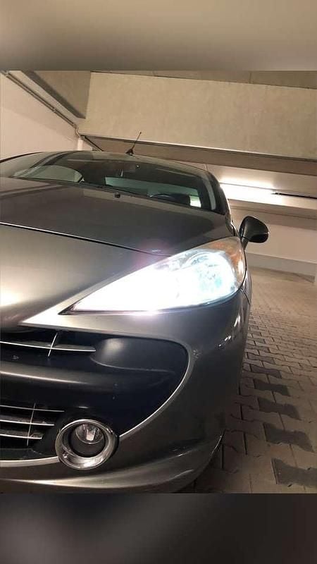 Grau Gebraucht 2007 Peugeot 207 CC Platinum Cabrio | 3.500 € (Etwas zu teuer) - Bild 1/4
