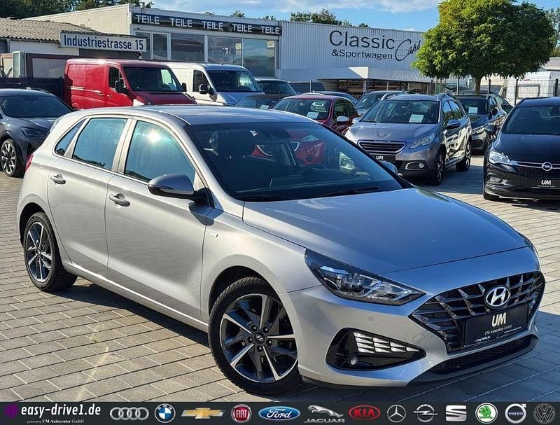 Silber Gebraucht 2023 Hyundai i30 Trend Limousine | 16.790 € (Fairer Preis) - Bild 1/4