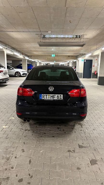Gebraucht VW Jetta Comfortline 140 PS (102 kW) 2013 Schwarz Limousine