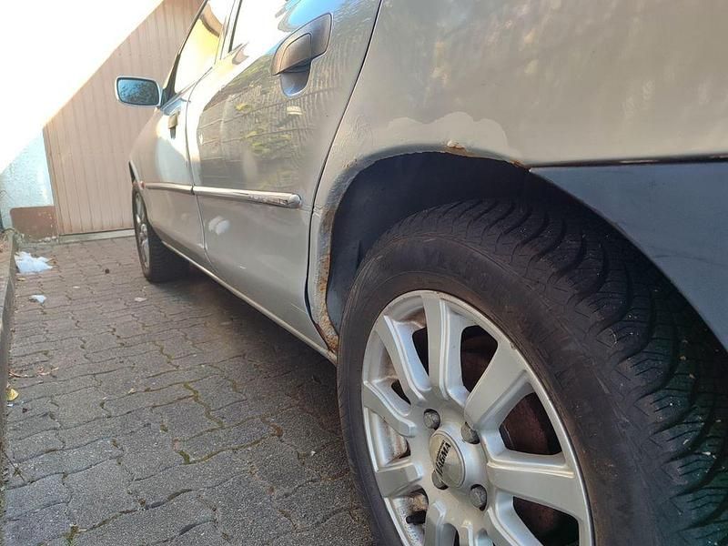 Gebraucht Ford Mondeo 131 PS (96 kW) 1998 Silber Limousine