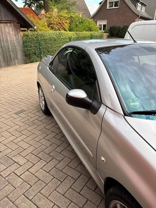 Grau Gebraucht 2004 Peugeot 206 CC Cabrio | 1.600 € (Fairer Preis) - Bild 1/4