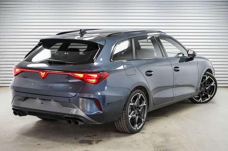 Gebraucht Cupra Leon VZ 333 PS (244 kW) 2025 Magnetic grau Kombi