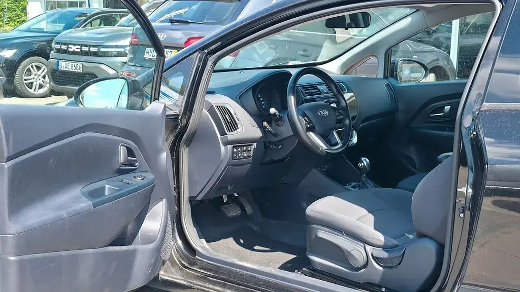 Gebraucht Kia Rio 109 PS (80 kW) 2016 Schwarz Kleinwagen