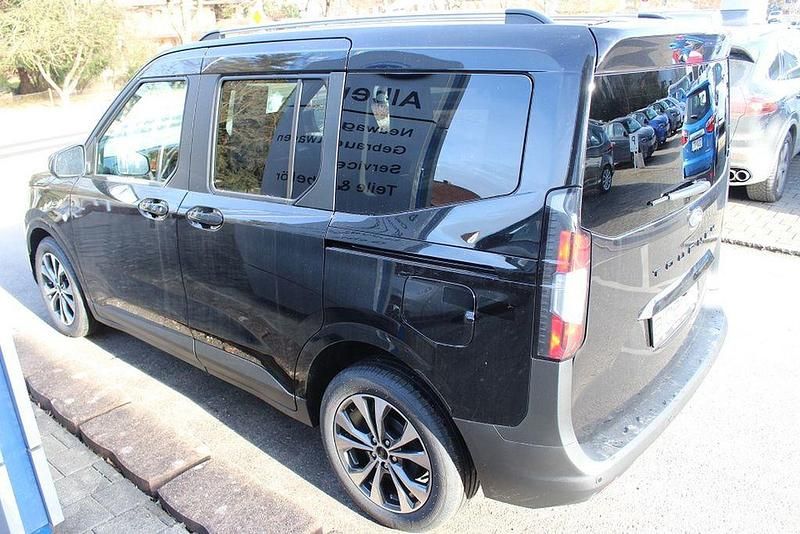 Neu Ford Tourneo Courier Titanium 125 PS (91 kW) 2026 Schwarz Van / Kleinbus