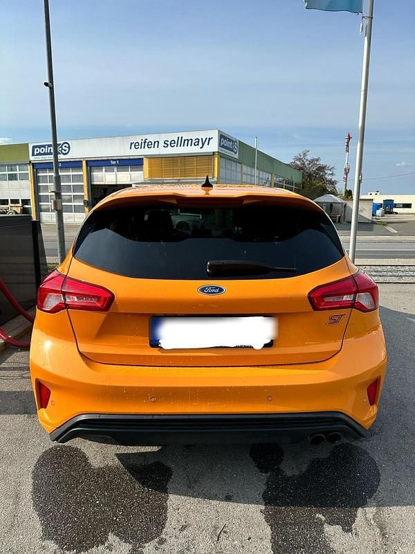 Gebraucht Ford Focus ST 190 PS (139 kW) 2020 Orange Limousine