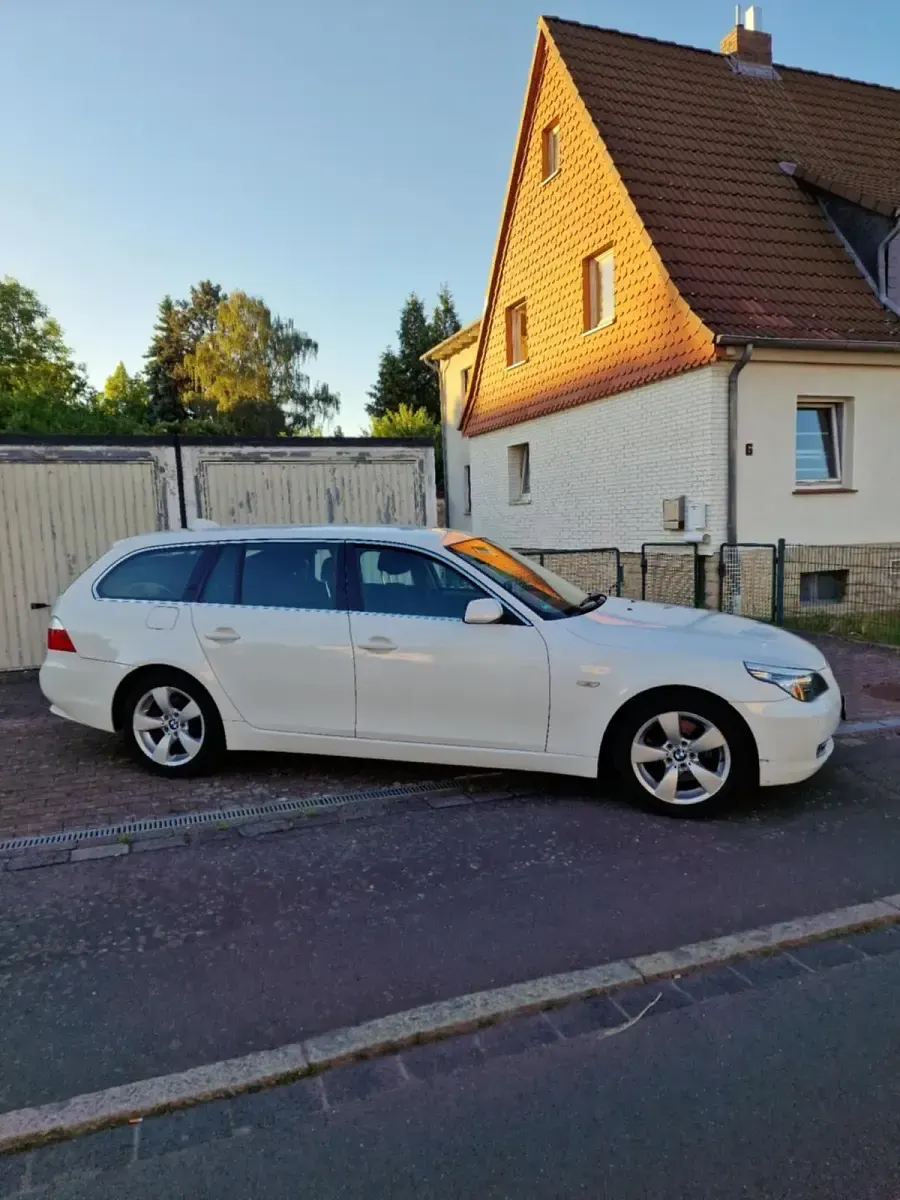 Gebraucht BMW 525 190 PS (139 kW) 2008 Weiß Kombi