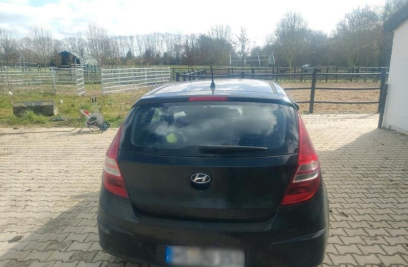 Gebraucht Hyundai i30 109 PS (80 kW) 2010 Schwarz Kleinwagen