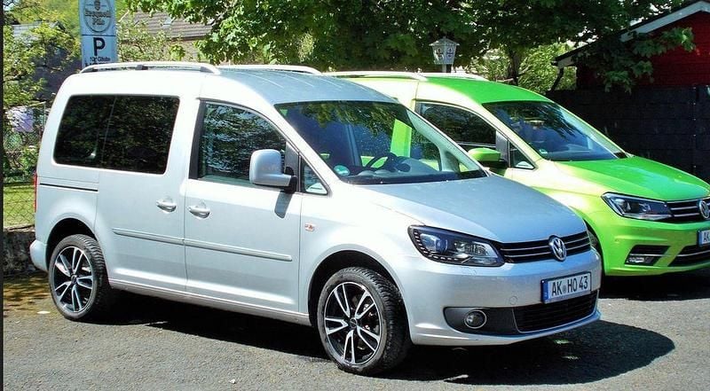 Silber Gebraucht 2015 VW Caddy Team Van / Kleinbus | 12.900 € (Superpreis) - Bild 1/4