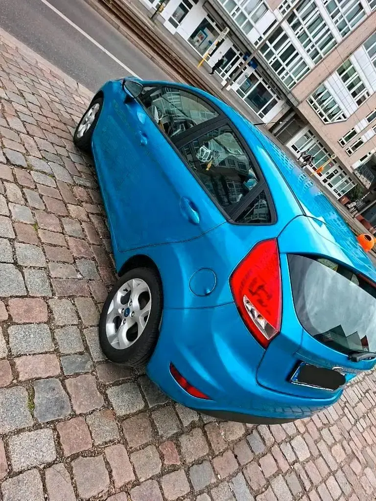Używany Ford Fiesta 82 KM (60 kW) 2012 Niebieski Hatchback